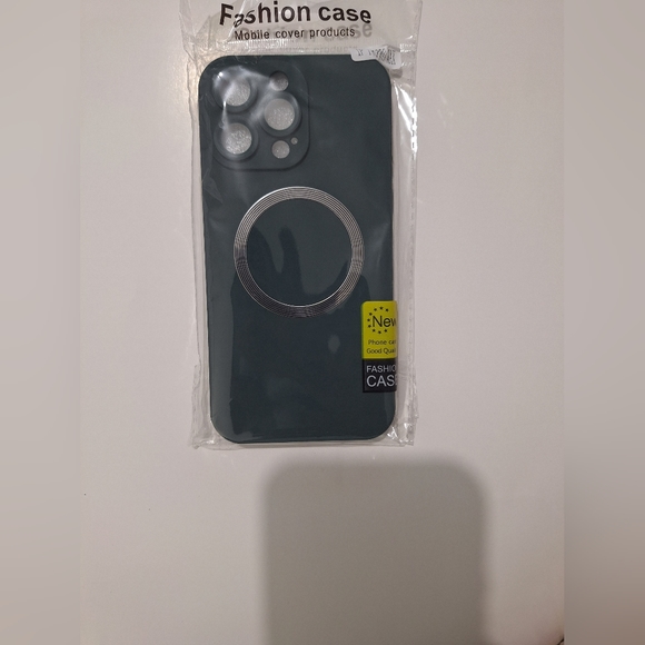 Magnetic Green Case is designed for iPhone 14 Pro Max 6.7 - Picture 2 of 2